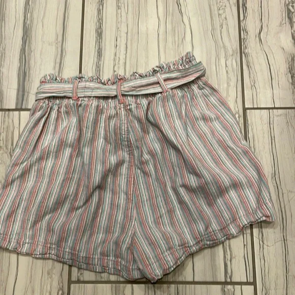 Women’s American Eagle Paper Bag Shorts - Picture 2 of 3